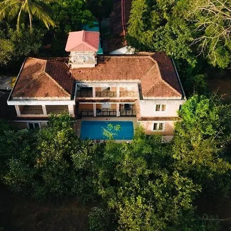 Lazy Rooms Villas